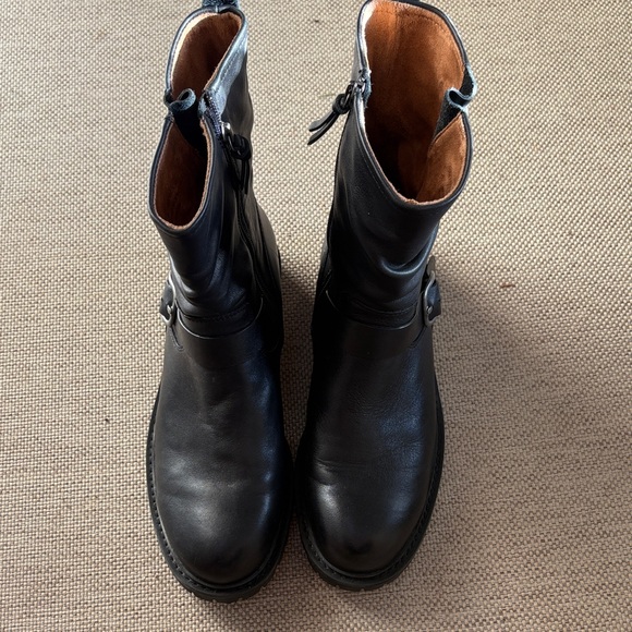 SOFFT brand Leather Zip-Back Ankle Boots - Picture 3 of 9
